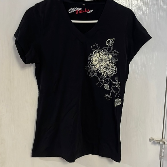 G Studio T shirt - Picture 1 of 3